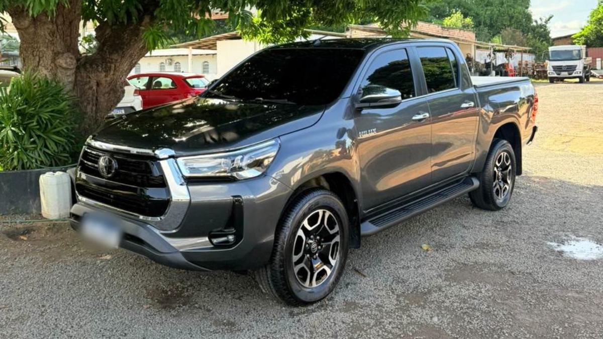 Veículo furtado de estacionamento gratuito em Santarém.