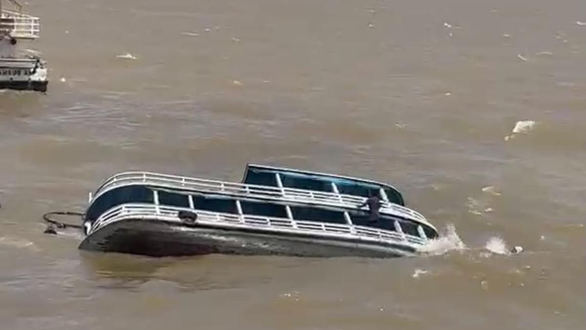 Vídeo registra o momento em que o barco afunda nas águas de Santarém